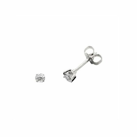 Boucles d'oreilles clous serti 4 griffes en or blanc et diamants