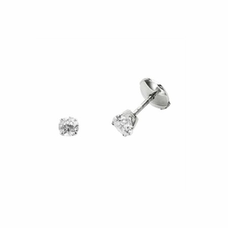 Boucles d'oreilles clous serti 4 griffes en or blanc et diamants