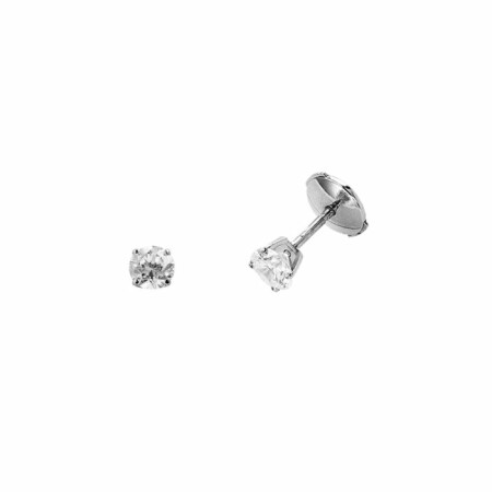 Boucles d'oreilles clous serti 4 griffes en or blanc et diamants