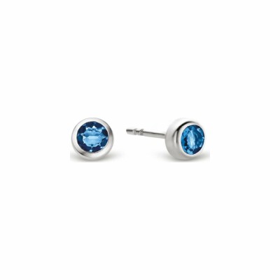 Boucles d'oreilles puces Ti Sento en argent et pierre synthétique bleu foncé,  serti clos