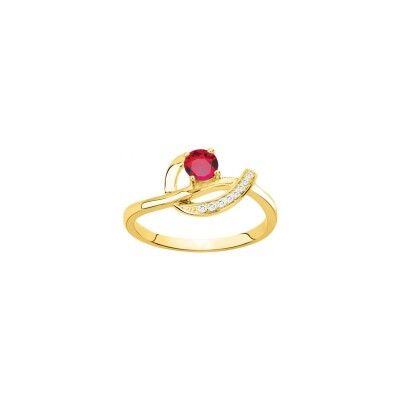 Bague en plaqué or, spinelle synhtétique rouge et oxyde de zirconium