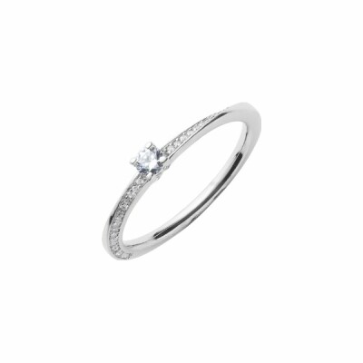 Solitaire serti en 'V' en or blanc et diamant de 0.10ct