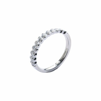 Alliance demi tour serti demi lune en or blanc et diamants de 0.50ct