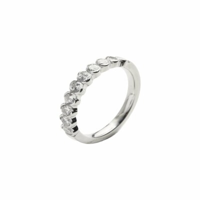 Alliance demi tour serti demi lune en or blanc et diamants de 0.75ct