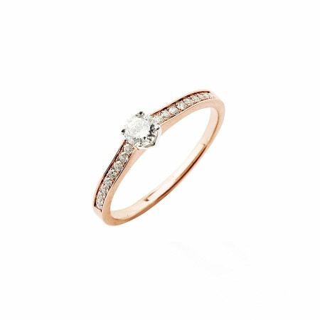 Solitaire serti en V en or rose et diamants