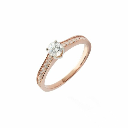 Solitaire serti en V en or rose et diamants