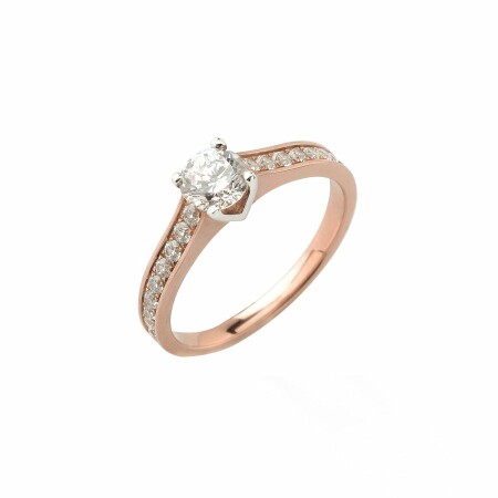 Solitaire serti en V en or rose et diamants