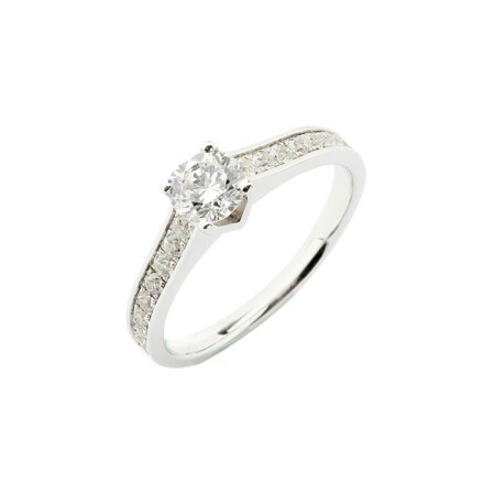 Solitaire en or blanc et diamants