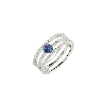 Bague en or blanc, diamants et saphir bleu