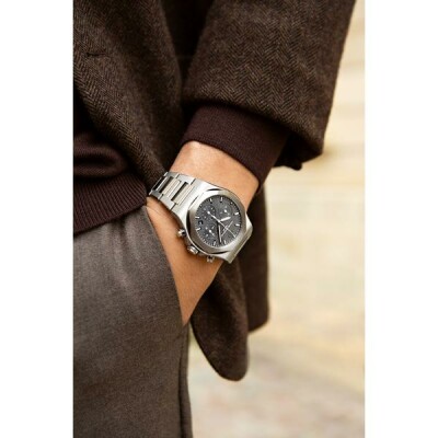 Montre Girard-Perregaux Laureato Chronograph TI49