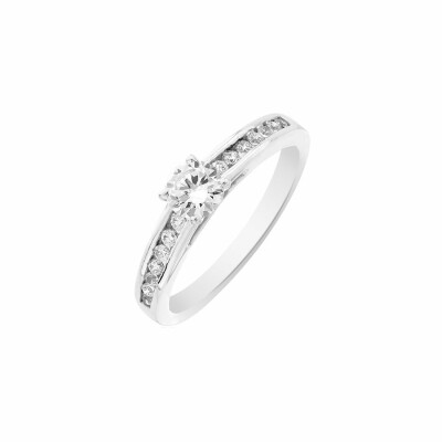 Solitaire accompagné en or blanc et diamants de 0.22ct