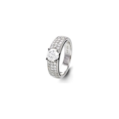 Solitaire en or blanc et diamants