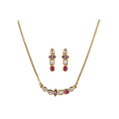 Parure plaqué or Collier + boucles d'oreilles empierrés blanc/violet/rouge 44cm+2cm sur présentoir