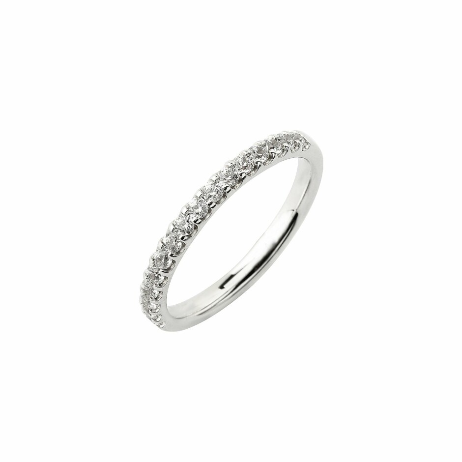 Alliance demi tour en or blanc et diamants de 0.38ct