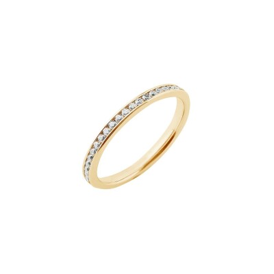 Alliance demi-tour serti rail mince en or jaune et diamants de 0.20ct