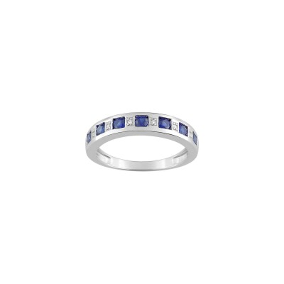 Bague en or blanc, diamants et saphir