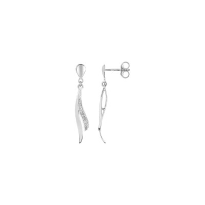 Boucles d'oreilles pendantes en or blanc et diamants