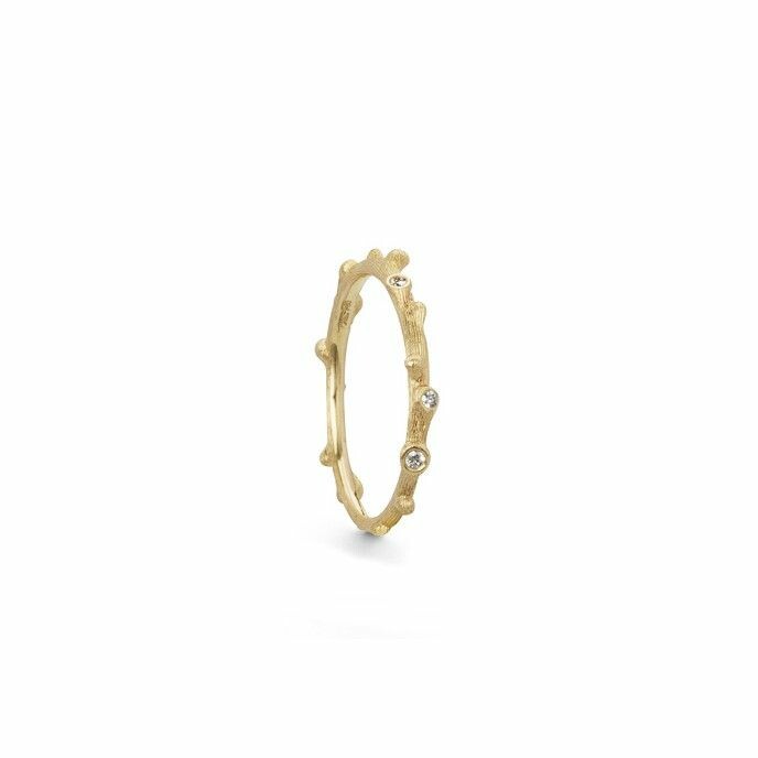 Ole Lynggaard Nature ring in yellow gold and diamonds