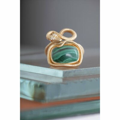 Ole Lynggaard Snakes ring in yellow gold, malachite and diamonds