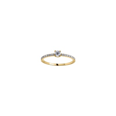Bague en or jaune et oxyde de zirconium