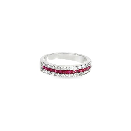 Bague en or blanc, diamants et rubis