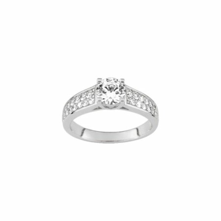 Solitaire accompagné en argent rhodié et oxydes de zirconium