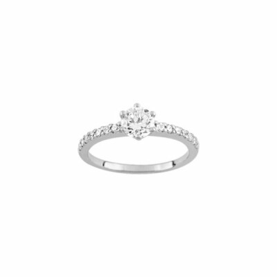 Bague en argent rhodié et oxydes de zirconium