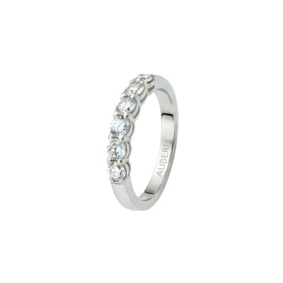 Alliance demi-tour Grace en or blanc palladié et 8 diamants ronds brillants de 0.88ct