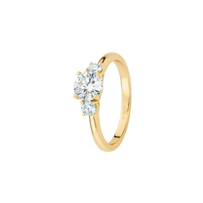 Paloma solitaire ring in yellow gold, 0.25ct diamond and 2 round brilliant diamonds of 0.11ct