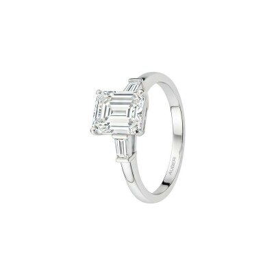 Bague Liz en or blanc palladié, diamant taille émeraude de 1.90ct et 2 diamants baguette de 0.35ct