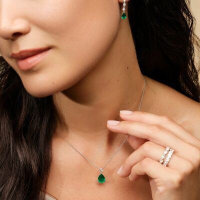 Pendentif Absolu en or blanc, émeraude et diamant