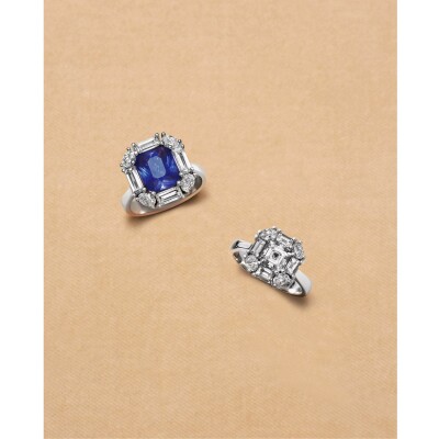 Bague Art Déco en or blanc, saphir bleu et diamants