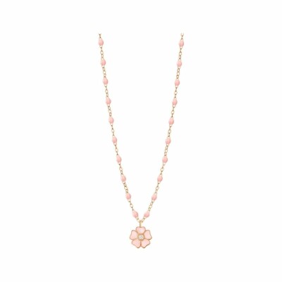 Collier Gigi Clozeau Fleur en or rose, diamants et résine rose bébé, taille 42cm