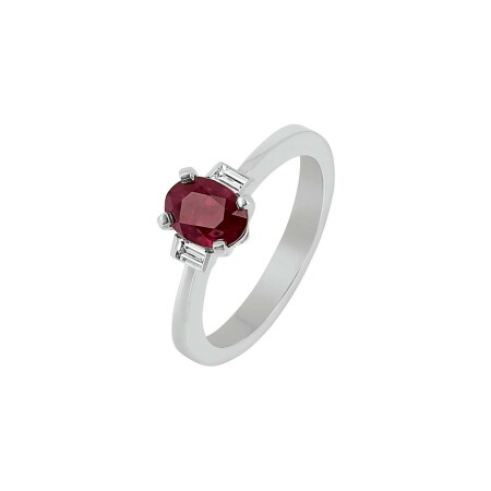 Bague or blanc Rubis 1.18 carats sertis griffes accompagné de diamants