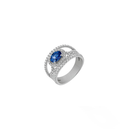 Bague en or blanc, saphir taille ovale et diamants taille troidias