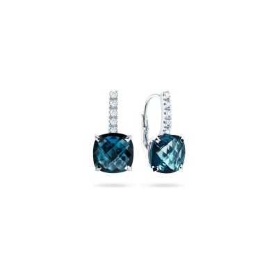 Boucles d'oreilles Dormeuses Cesare Pompanon Poppy Blue en or blanc, diamants et topaze london blue, petit modèle