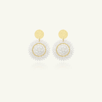 Boucles d'oreilles Sàntibé Bijoux Baby Espagnola en laiton, métal doré et perles blanc