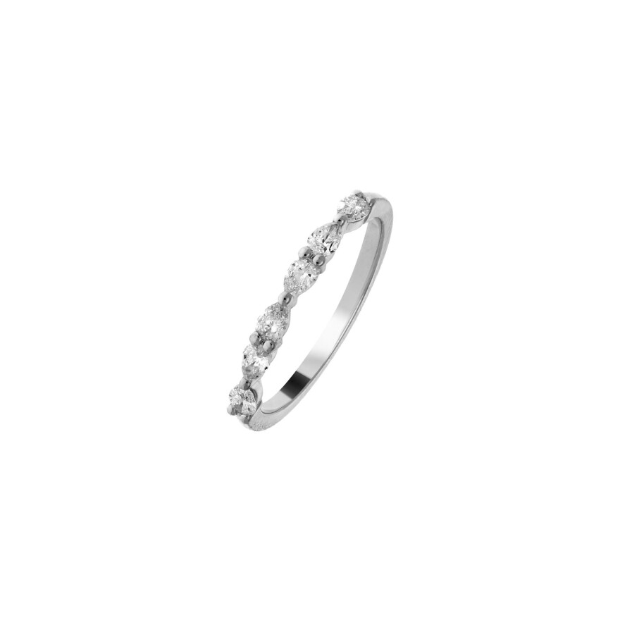 Alliance demi tour Poire en or blanc et diamants