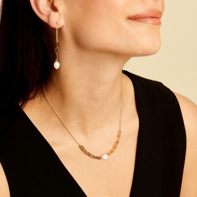 Boucles d'oreilles Clyda L'élégante en acier doré et perle d'eau douce