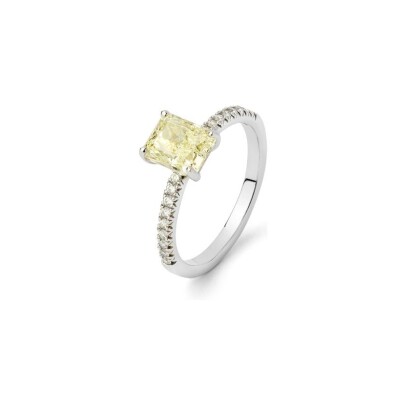 Bague en or blanc avec diamant jaune de 1,6 cts taille radian