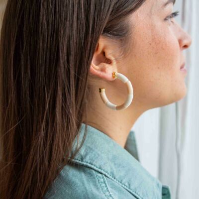Boucles d'oreilles créoles PARABAYA Riviera Beige personnalisables en résine et acrylique