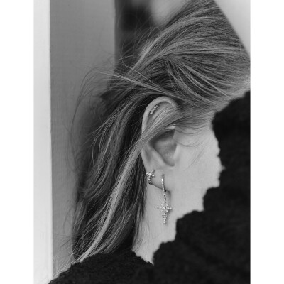Boucles d'oreilles Stone Paris Line en or blanc et diamants