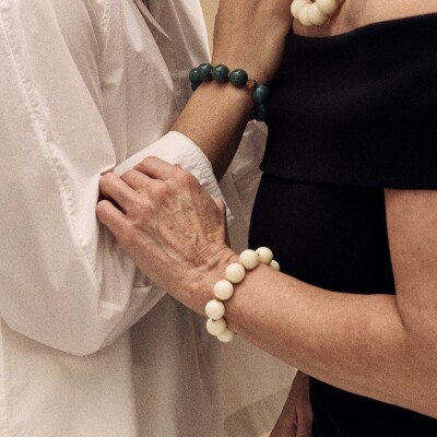 Bracelet Simone à Bordeaux Icône Beige en résine et acier doré