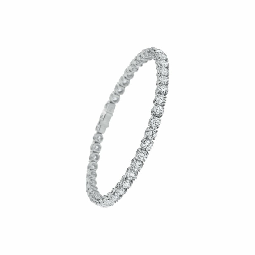 Bracelet ligne de diamants taille brillant en or blanc. T. 17,5 cm