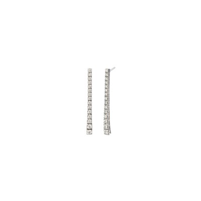 Boucles d’oreilles pendantes en or gris, rivière de diamants en chute (1,23 ct) sertis en griffes