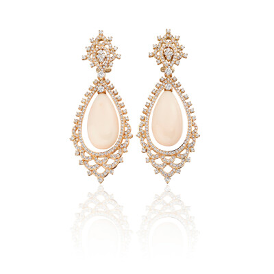 Boucles d'oreilles pendantes Ceremony en or rose, diamants et corail