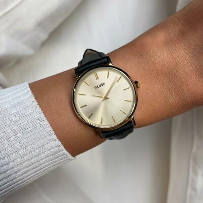 Coffret de montre Cluse Pavane Petite Watch Steel, Gold Colour & Black Leather Strap