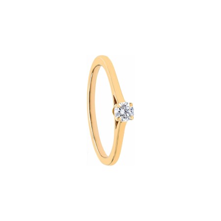 Solitaire lisse Laura en or jaune et diamant 0,15 carat