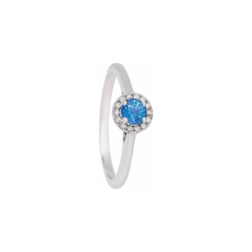 Solitaire Margot en or blanc 18 carats, saphir et entourage de diamants