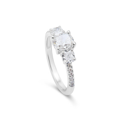 Bague Olympe en or blanc, diamant coussin, diamants coussin et diamants